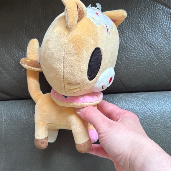 Tokidoki Donutella tan stuffed kittt with sprinkles - Picture 6 of 6
